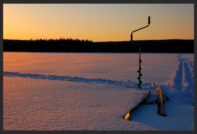 Центр ГИМС ГУ МЧС России по Ивановской области в очередной раз напоминает любителям подледного лова рыбы об опасности выхода на лед водоемов во время снегопадов.