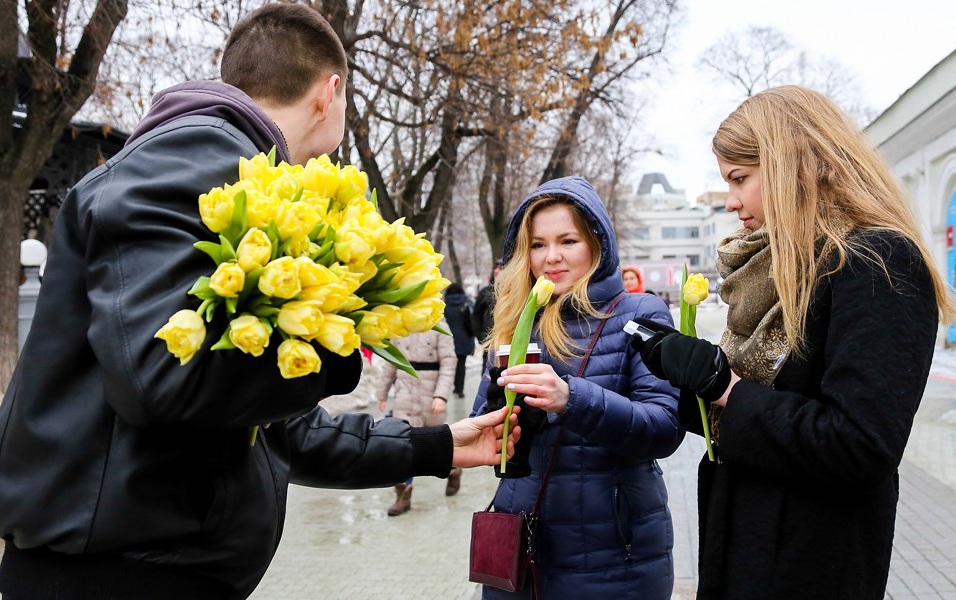 В преддверии Международного женского дня в парке Ильинское-Хованское пройдет акция &quot;Дарите женщинам цветы&quot;.